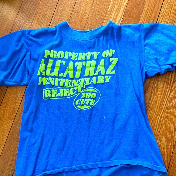 Too small - Picture 1 of 1